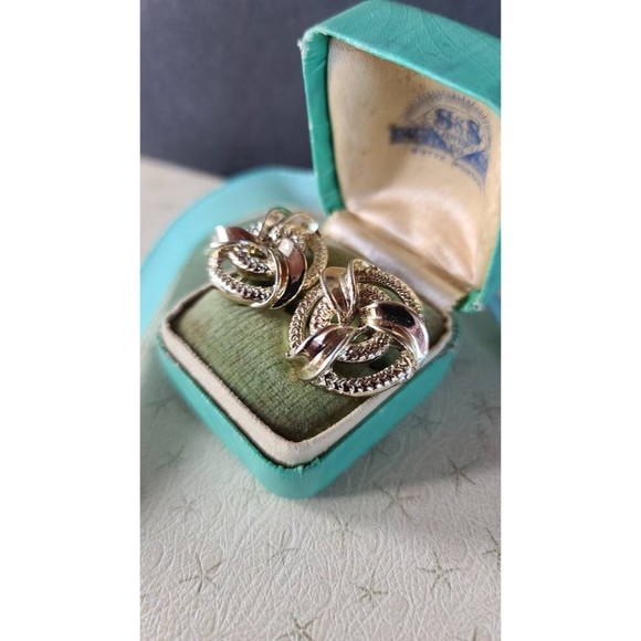 Lisner Gold Screwback Earrings - Picture 3 of 10